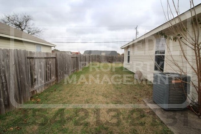 Building Photo - 4003 Cambridge Dr