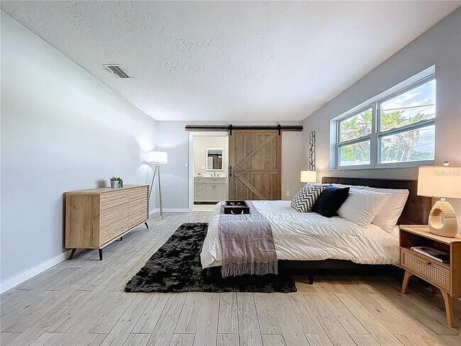 Building Photo - Modern luxury meets Florida charm in this ...