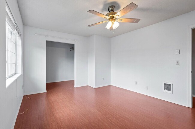 Building Photo - Unique, spacious 4-bdrm/3-bath Craftsman w/ lots of character. Bonus room, near Alberta District!