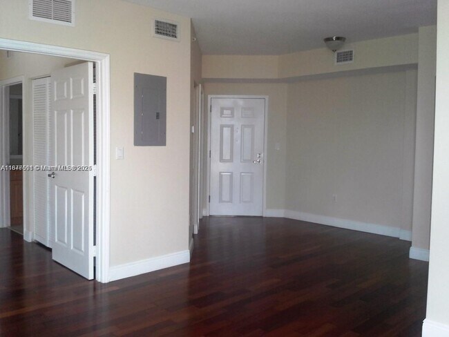 Building Photo - 2600 SW 27th Ave