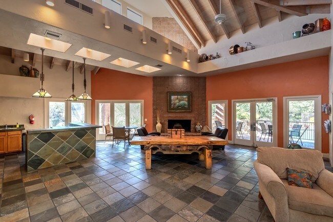 Building Photo - 6655 N Canyon Crest Dr