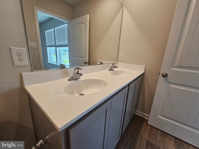 Building Photo - 1410 SUGARPLUM Ln