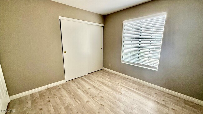 Building Photo - 2633 S Durango Dr