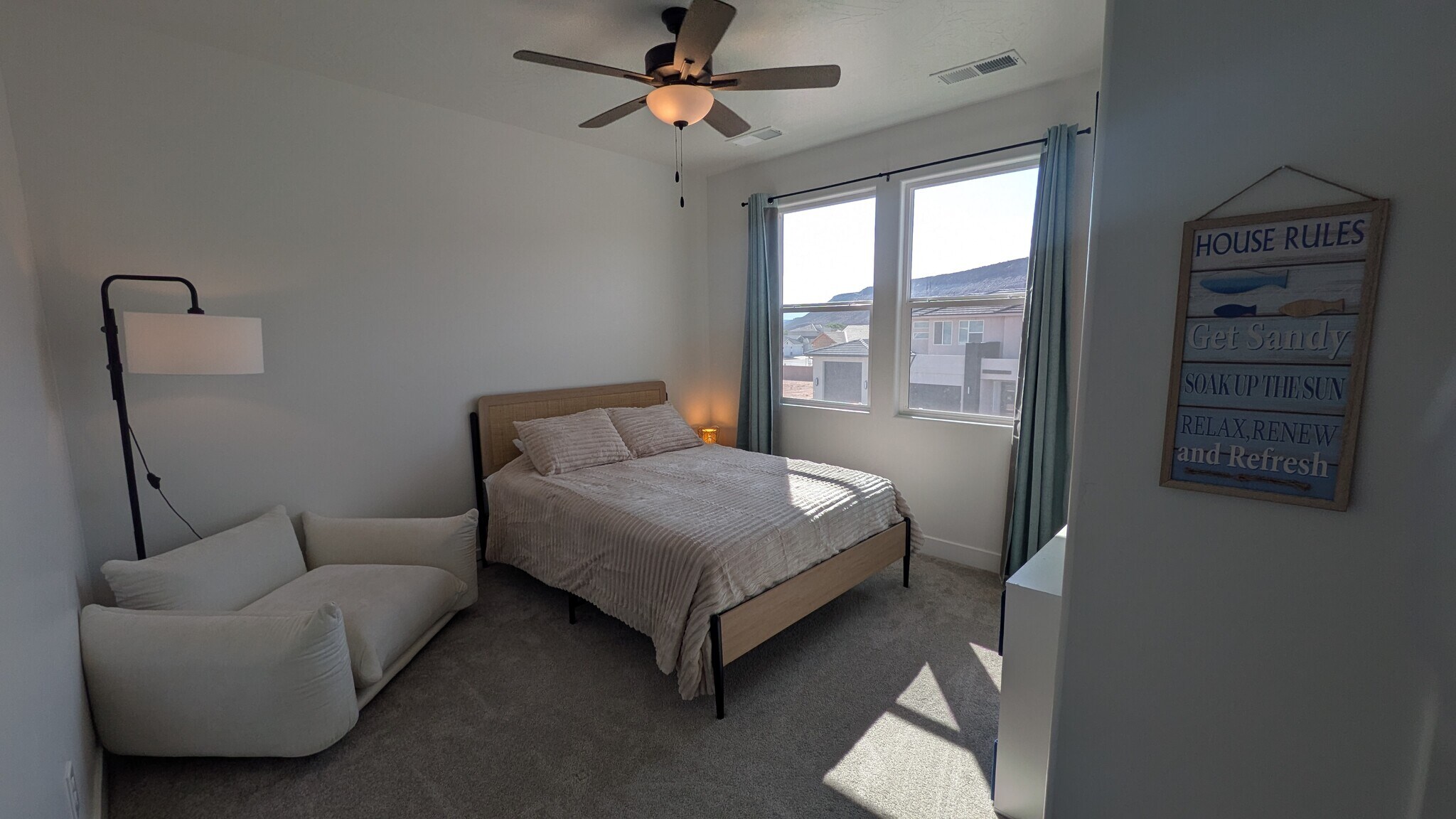 Building Photo - 693 S Taylor Creek Dr