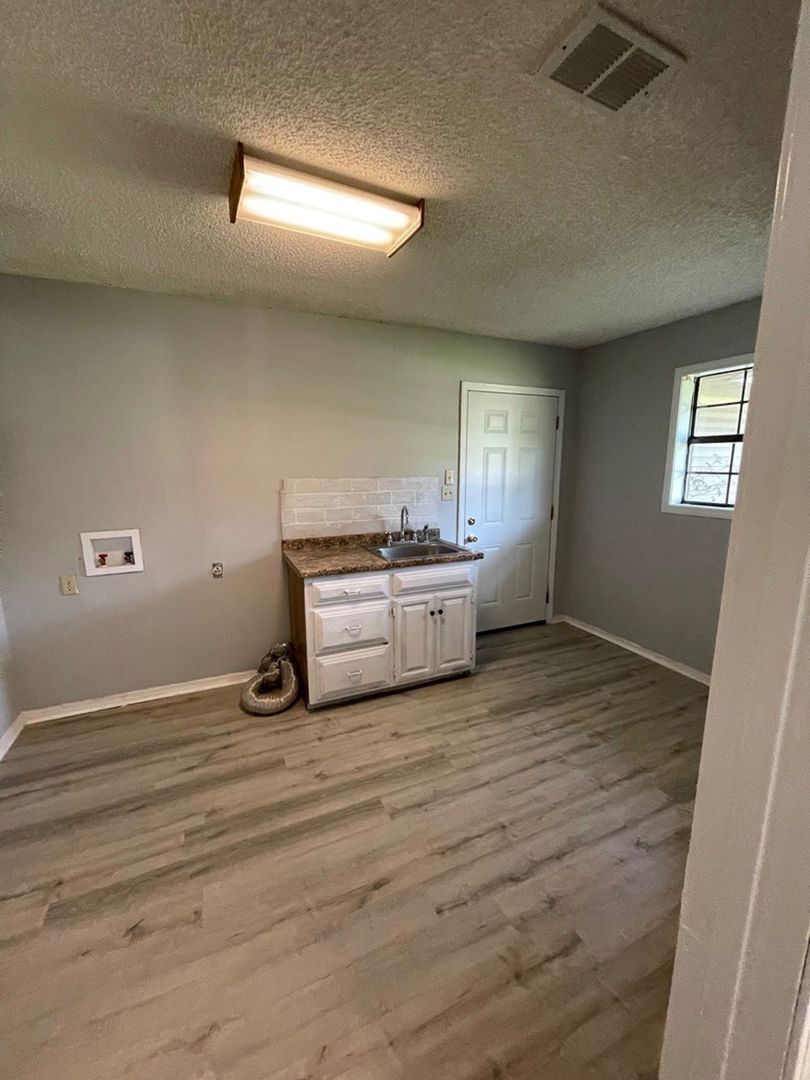 Building Photo - 8801 Meandering Way