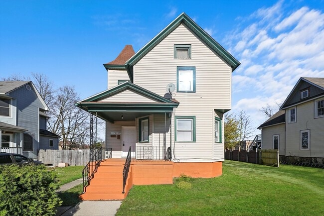 Primary Photo - 1095 E Merchant St