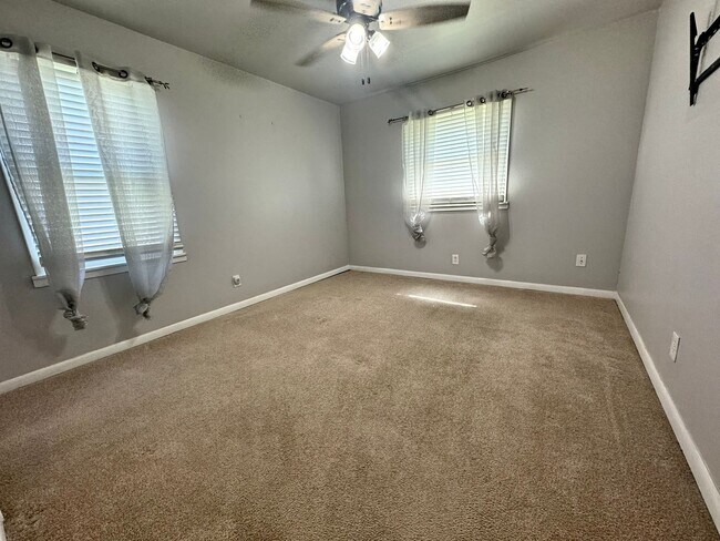 Building Photo - Adorable 3 bedroom 1.5 bathroom in Tulsa