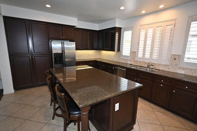 Building Photo - Spectacular Gated 3 Bed + Den, 2.5 Bath Townhouse in Newport Beach.