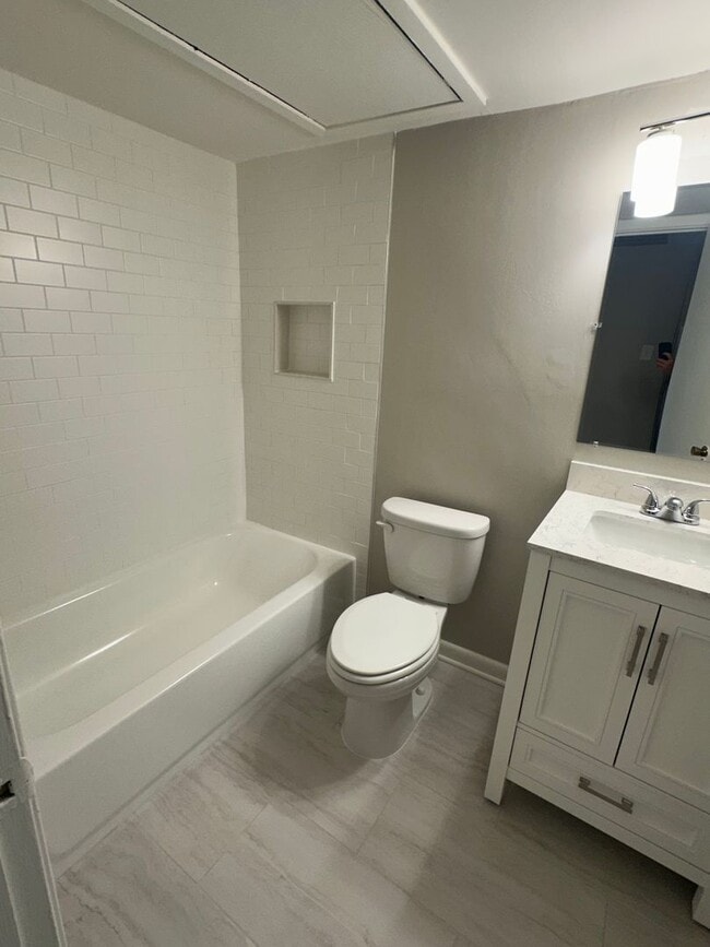 Building Photo - 6750 Quail Hollow Ct