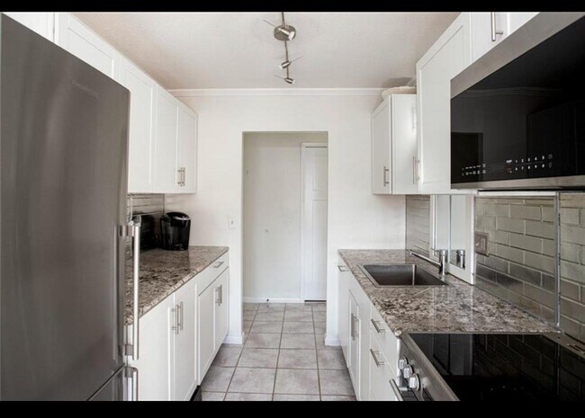 Building Photo - 23 Bullocks Point Ave