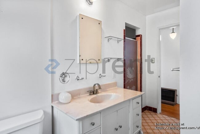 Building Photo - 16070 Selborne Dr