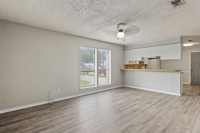 Building Photo - 322-328 Brookwood