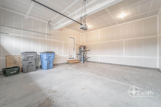 Building Photo - 2608 S White Salmon Dr