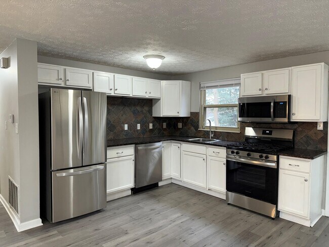 Building Photo - 1177 Hilton Dr