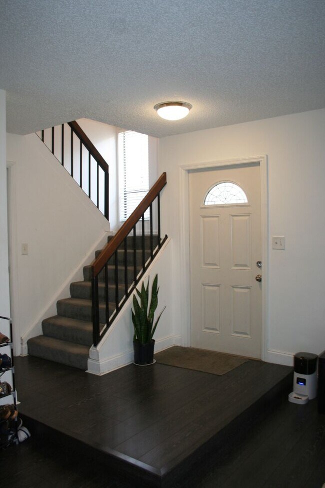 Building Photo - Pretty, Huge, Updated Townhome