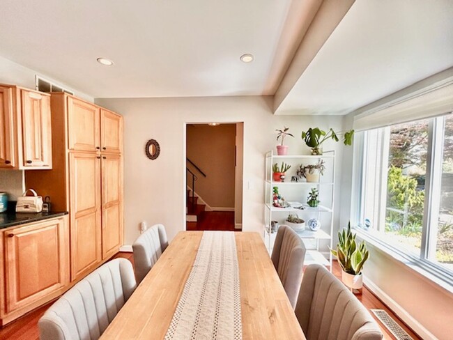 Building Photo - Welcome to this Lovely Home in Reston, VA!
