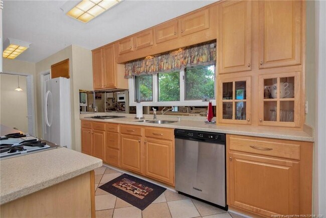 Building Photo - 3305 Hutton Pl
