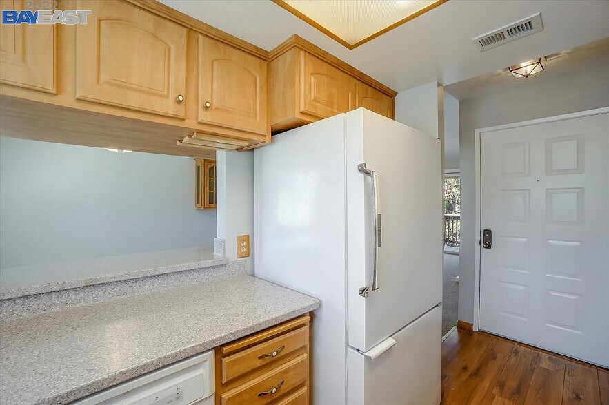 Building Photo - 2055 Sierra Rd