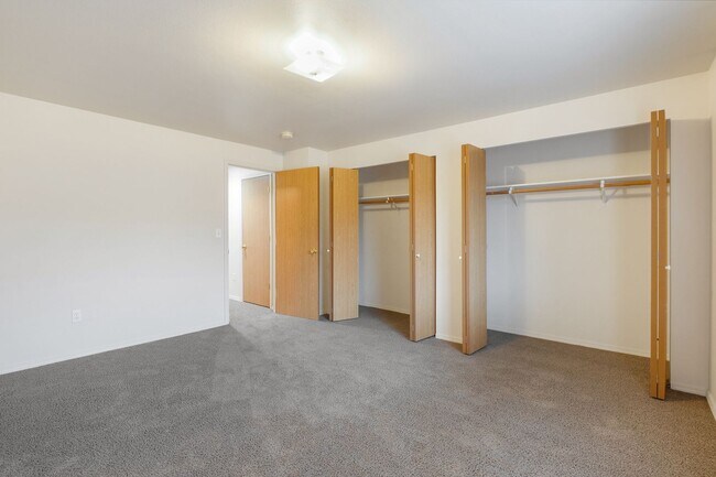 Building Photo - 1709 W Fern Dr