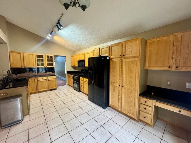 Building Photo - Gorgeous 4 bedroom with Loft and 3 car gar...