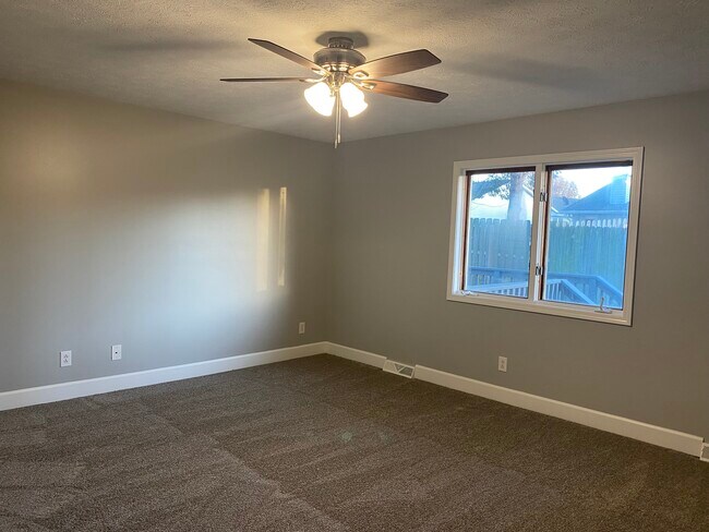 Building Photo - 4036 Oakbrook Ct