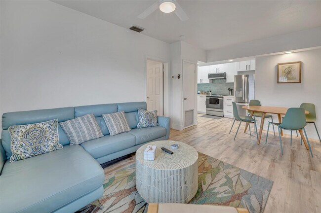 Building Photo - 2740 NE 15th St