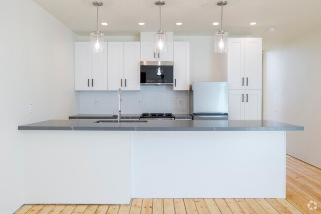 1BR, 1BA - 600SF - Kitchen - The Tailor