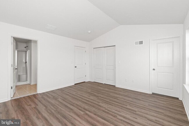 Building Photo - 984 Lorewood Grove Rd