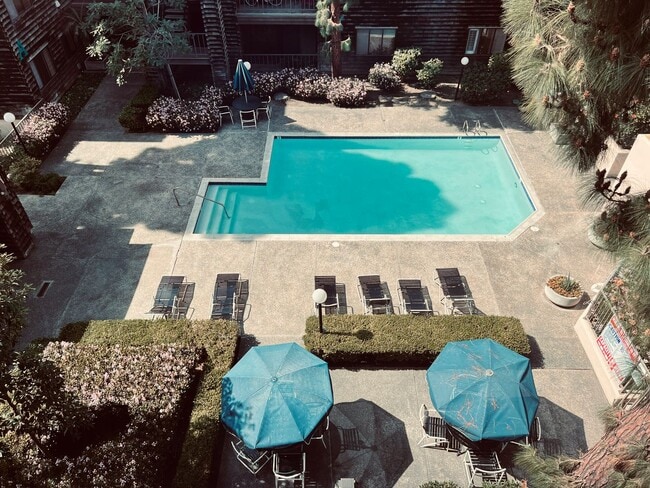 Building Photo - Mission Valley Large Two Bedroom Two Bathroom Condo for Rent