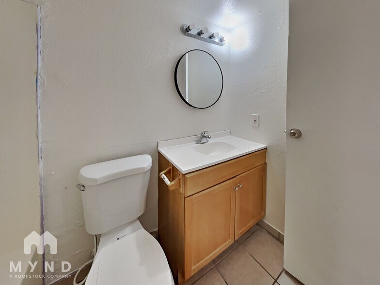 Building Photo - 2708 E Tierra Buena Ln