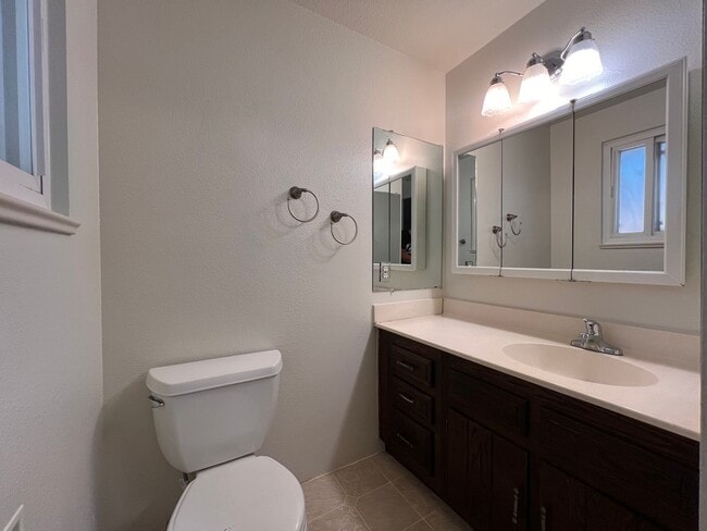 Building Photo - 3 bedroom 2 bath South Reno Home