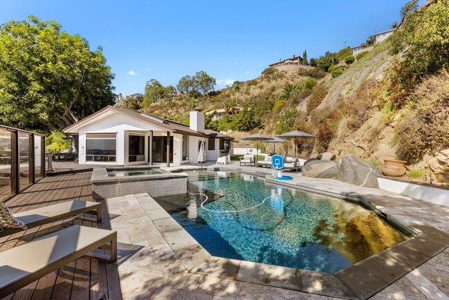 Building Photo - Ranch Style View Home on Mount Helix w/ Pool