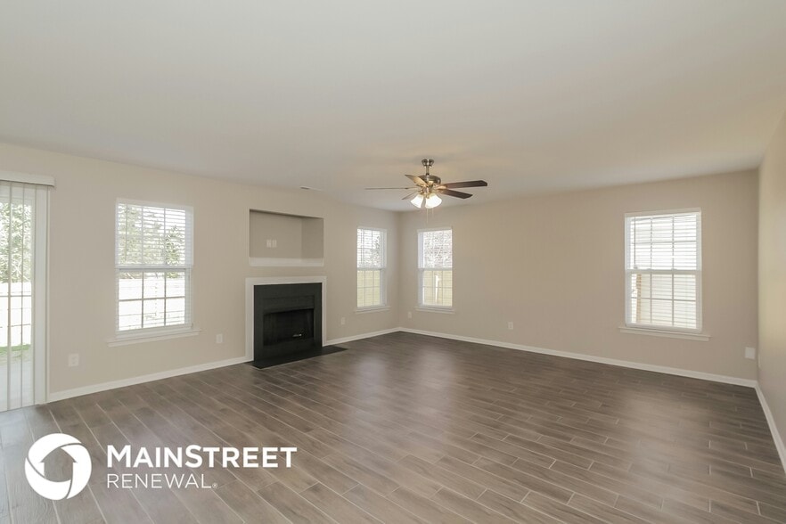 Building Photo - 1911 Elizabeth Oaks Ave