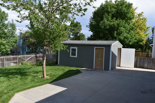 Building Photo - 2412 Sunset Dr