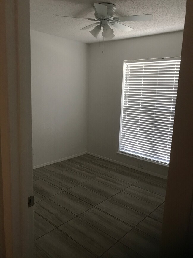 Building Photo - 10432 Seawood Dr