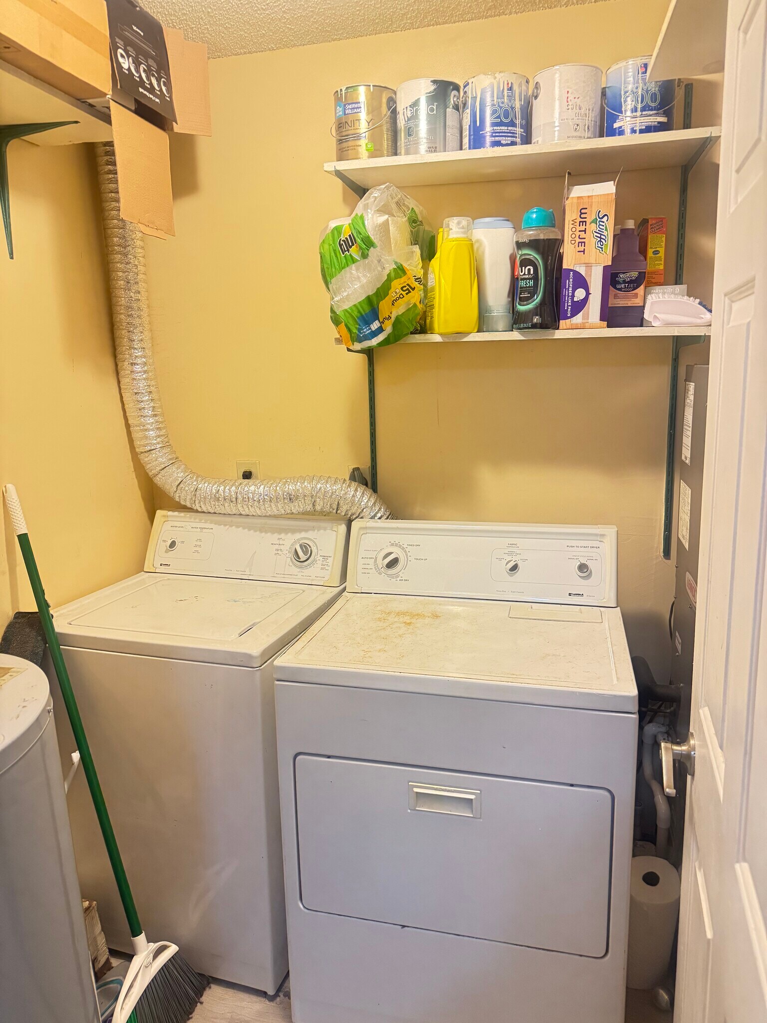 Building Photo - 414 Delaware Ave