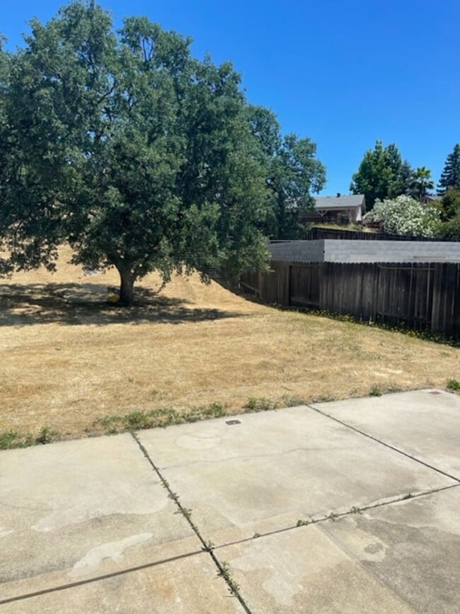 Building Photo - 3 Bedroom in Quail Ridge Subdivision