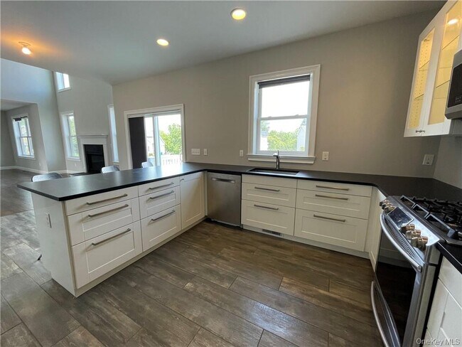 Building Photo - 88 Stratford Dr