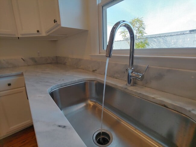Building Photo - 3 Bedroom, 2.5 Bath Townhome Close to UTC!