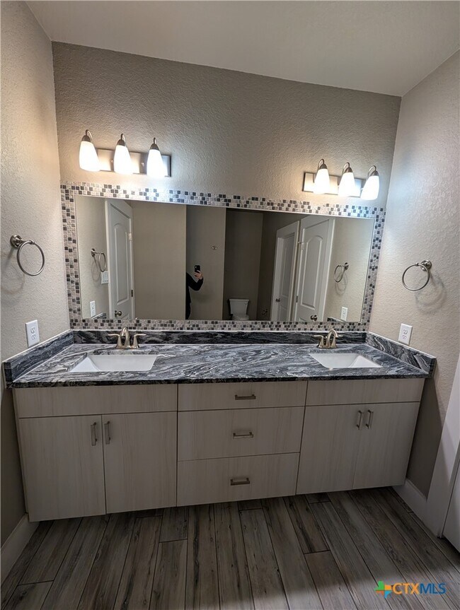 Building Photo - 1020 Mellow Breeze