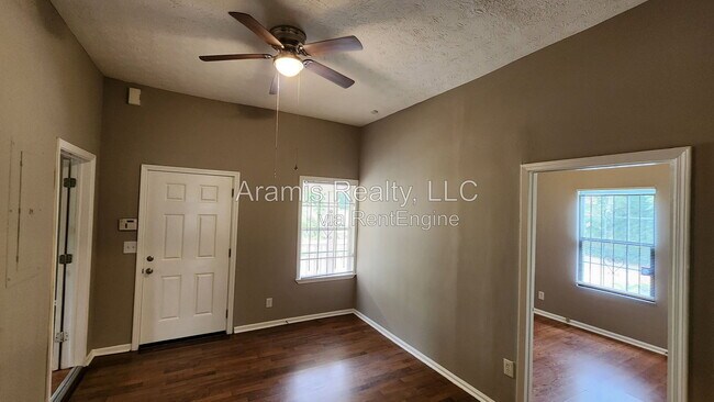 Building Photo - 129 McDonough Blvd SE