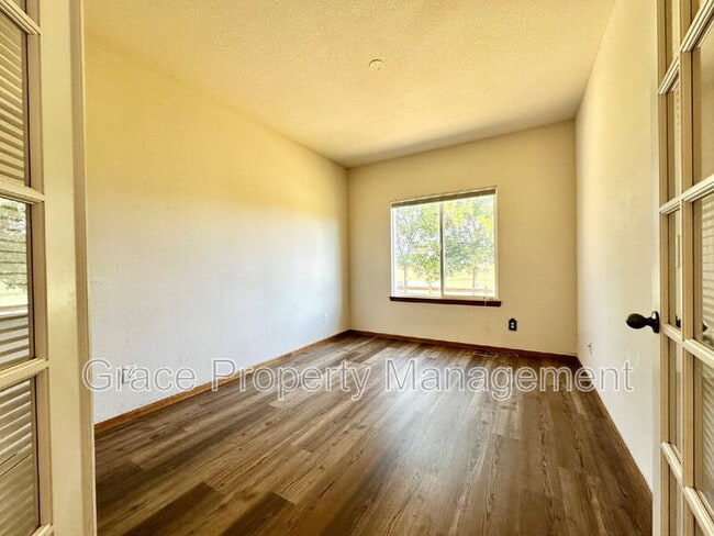 Building Photo - 2523 E 150th Pl