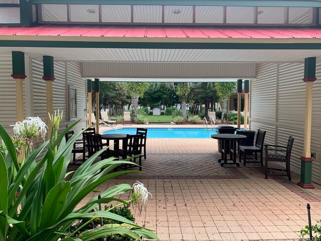 Building Photo - 4565 Woodwind Dr