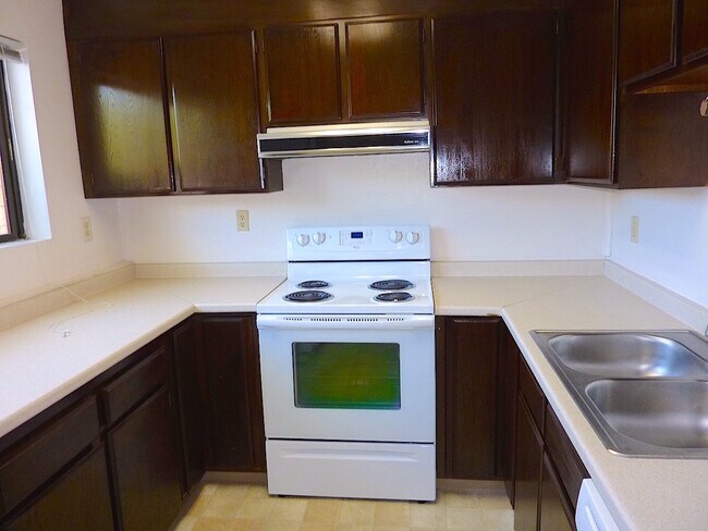 Building Photo - Deluxe One Bedroom in South Anchorage on the Creek