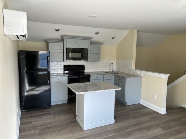 Building Photo - 7815 Main St