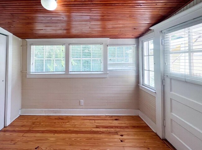 Building Photo - 115 NW 7th Terrace