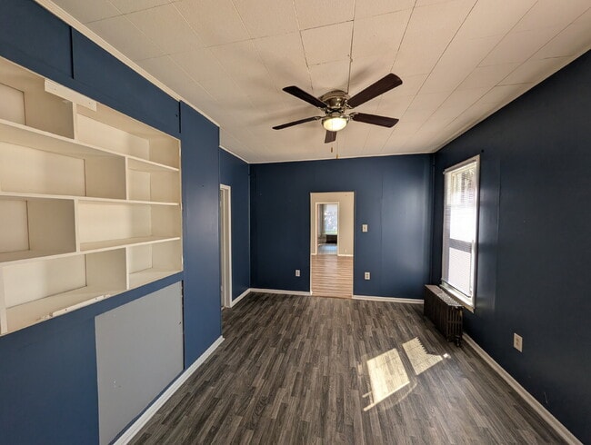 Building Photo - 202 E Barker Ave