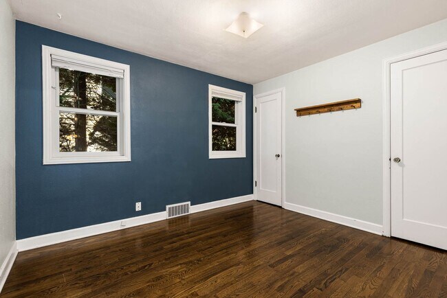 Building Photo - 11715 3rd Ave NW