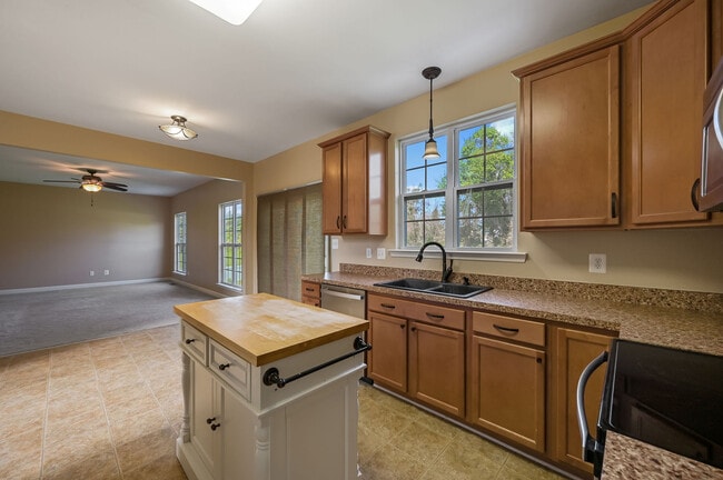 Building Photo - 463 Quail Landing Cir