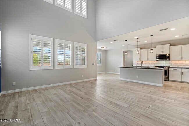 Building Photo - 25509 N 140th Dr